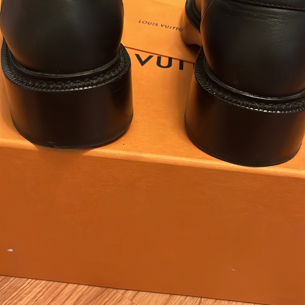 Authentic LV Academy Loafers Size 40 - Picture 2 of 2
